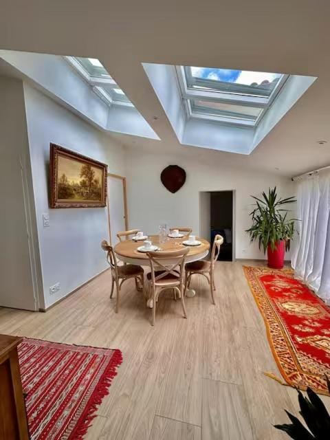 Dining area, Internal: Not applicable to any particular room
