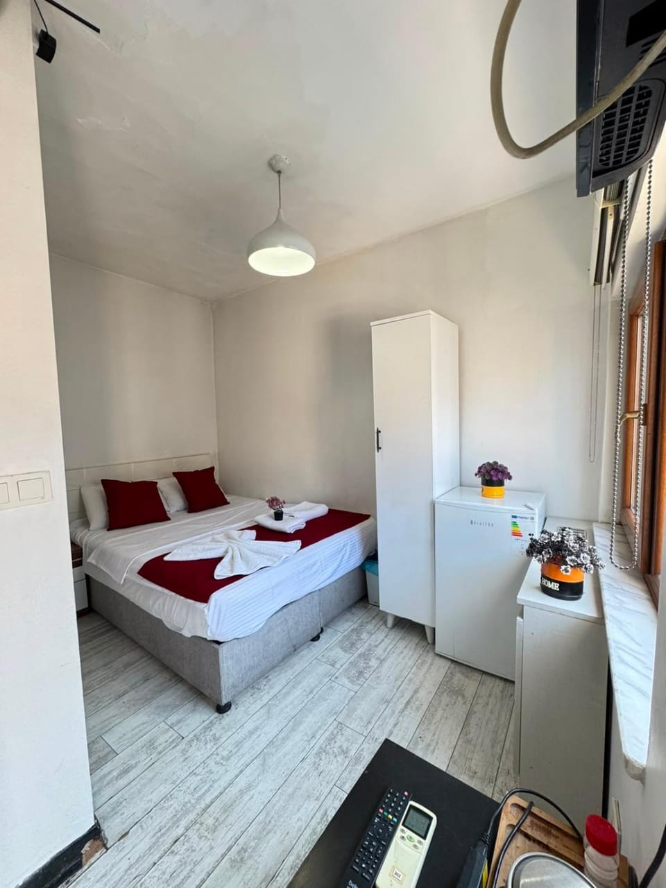Bed, Photo of the whole room, towels, wardrobe