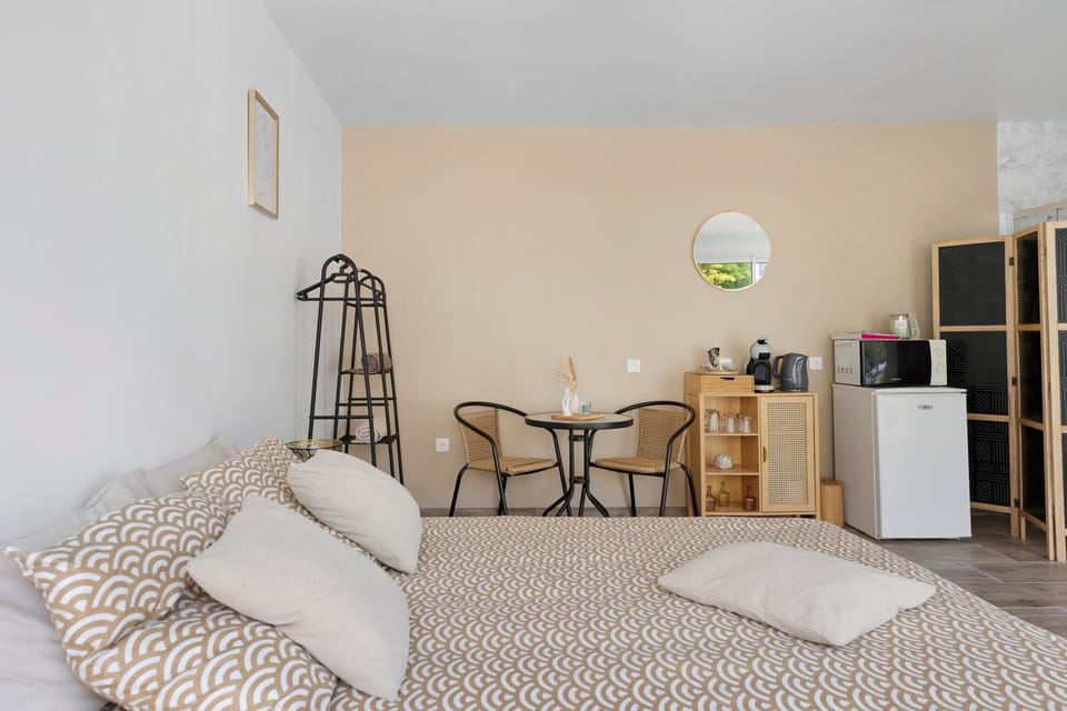Living room, Bedroom
