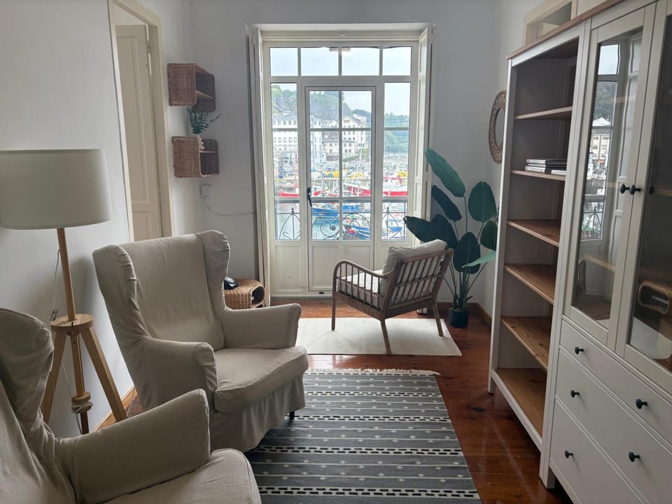 Library, Living room