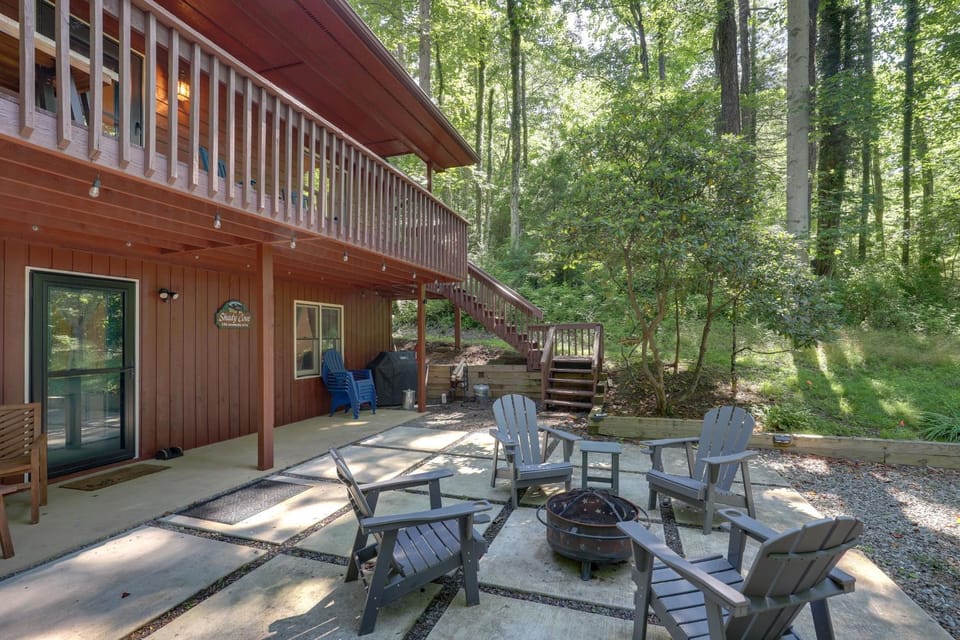 1 Mi to Town! Woodsy Weaverville Retreat w/ Deck House in Weaverville