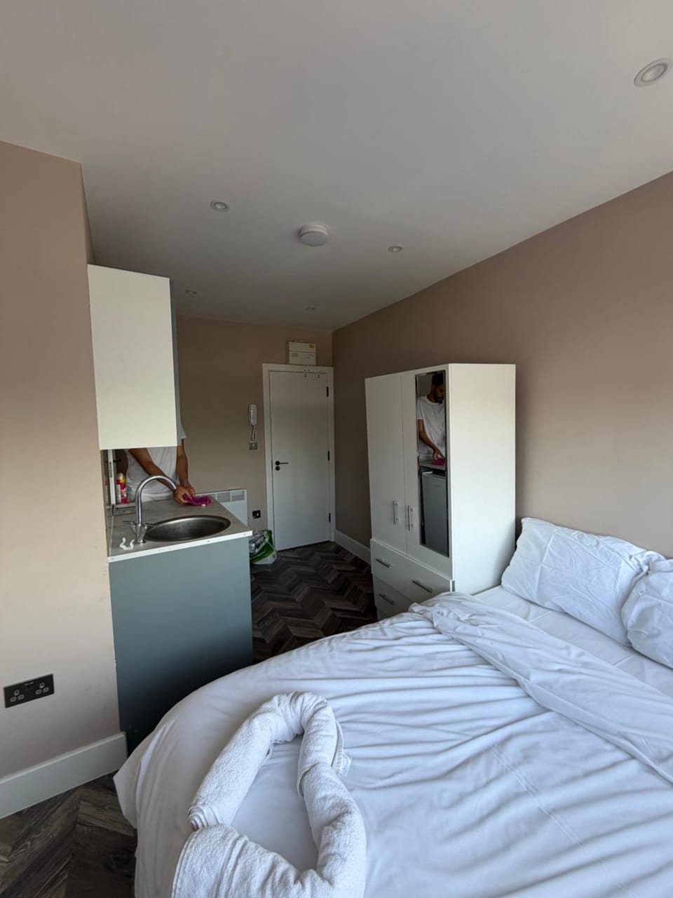 Hanger green studio Apartment in London Borough of Ealing