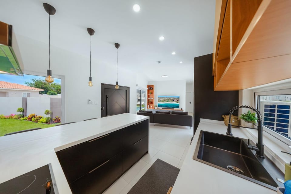Kitchen or kitchenette, Garden view