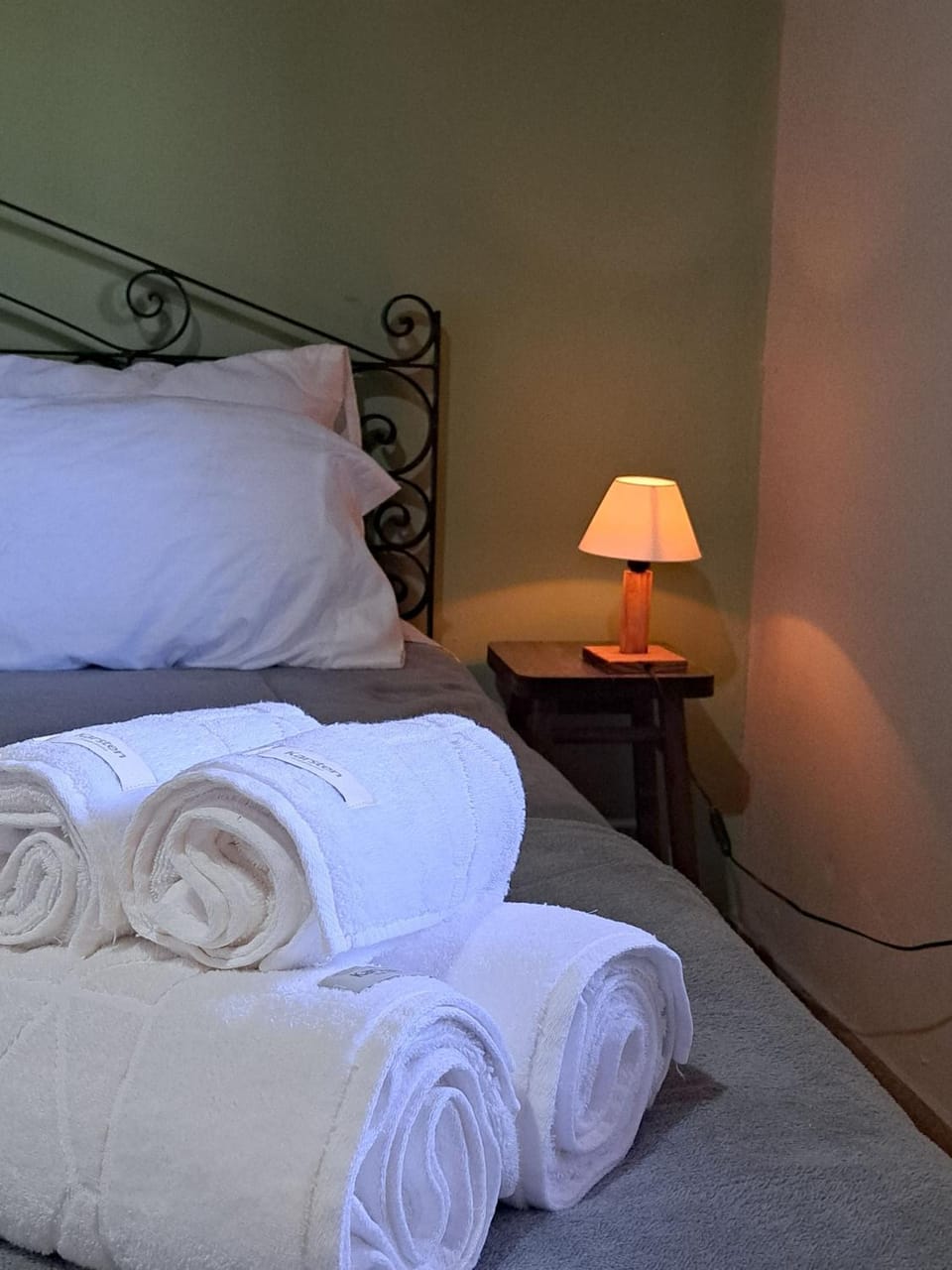 Bed, Photo of the whole room, towels
