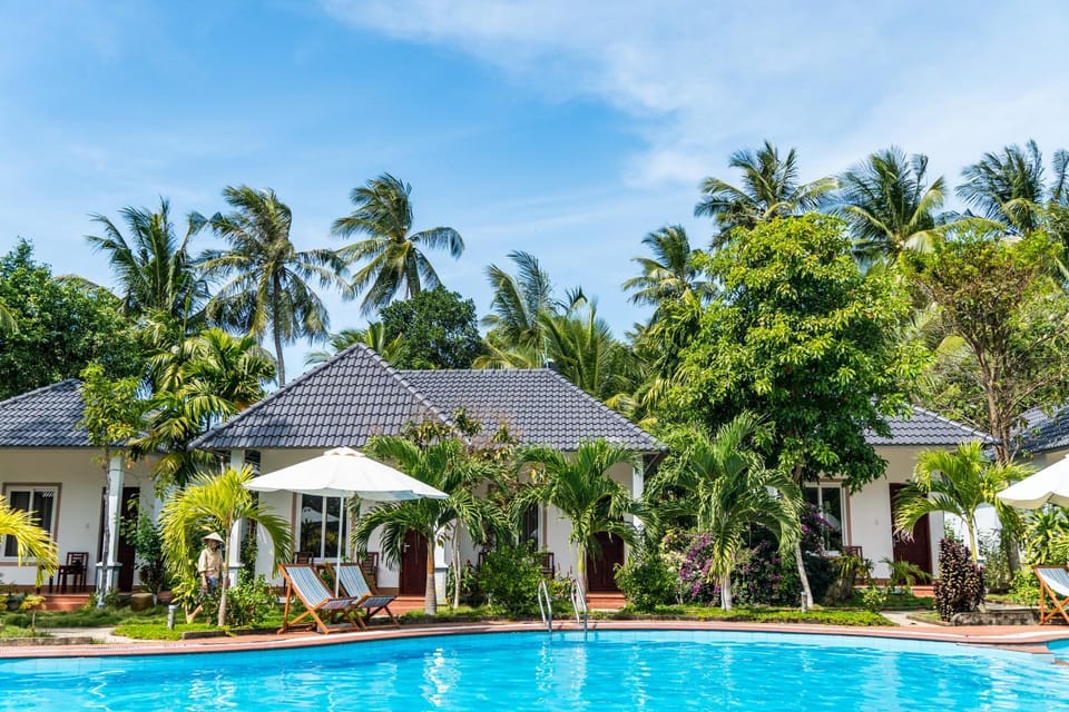 Property building, Garden view, Pool view, Swimming pool