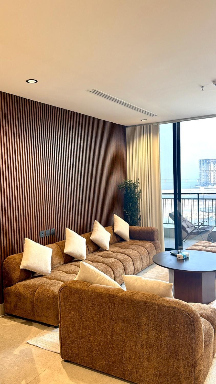 2BR sea view75TV Self Check in Cinem Apartment in Al Khobar