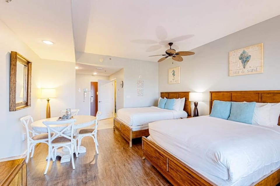 Sun kissed 9th floor studio with gulf views pools hot tub - close to beach House in Miramar Beach