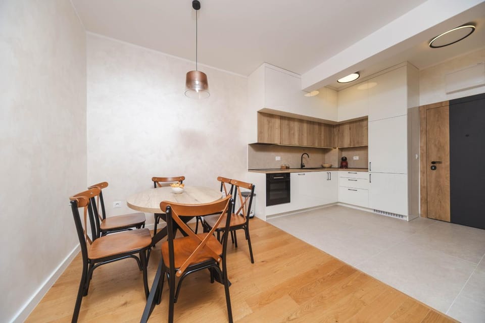 Kitchen or kitchenette, Seating area, Dining area