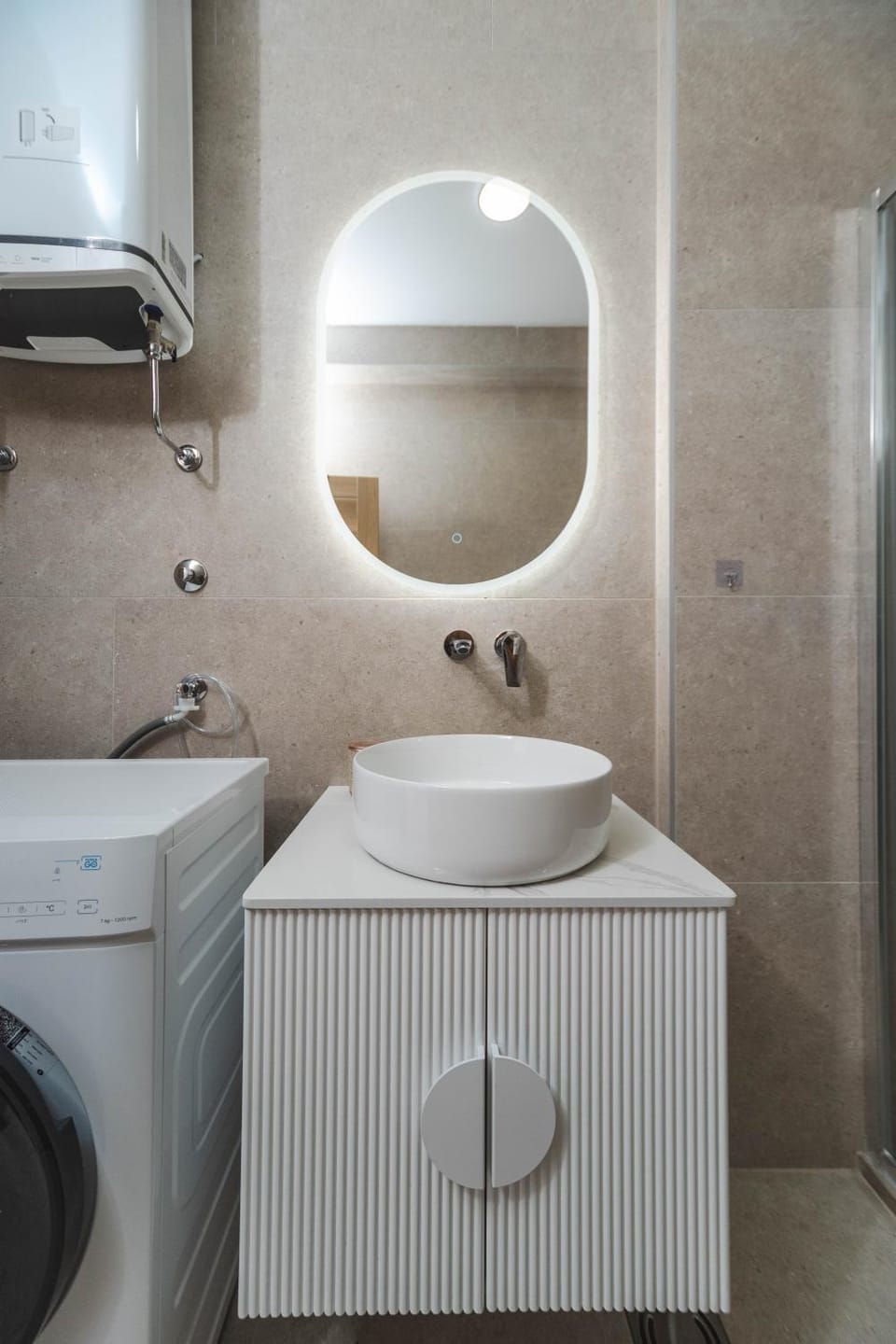 Bathroom, towels, washing machine