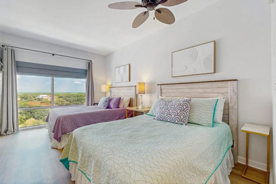 Cozy studio with beachview shared pool Wifi & hot tub House in Miramar Beach