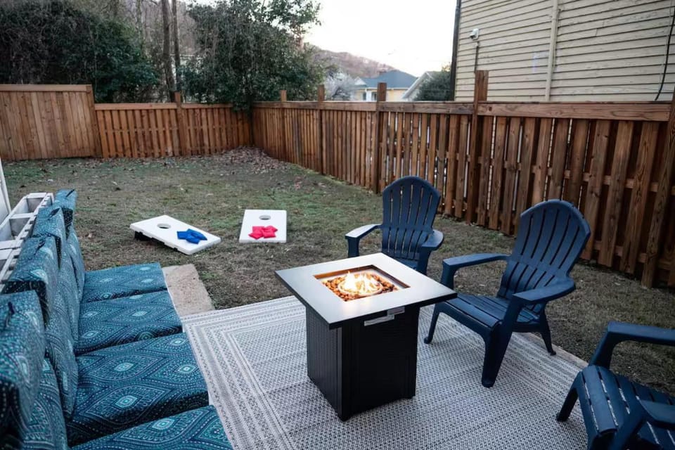 Patio, BBQ facilities, Seating area, Dining area