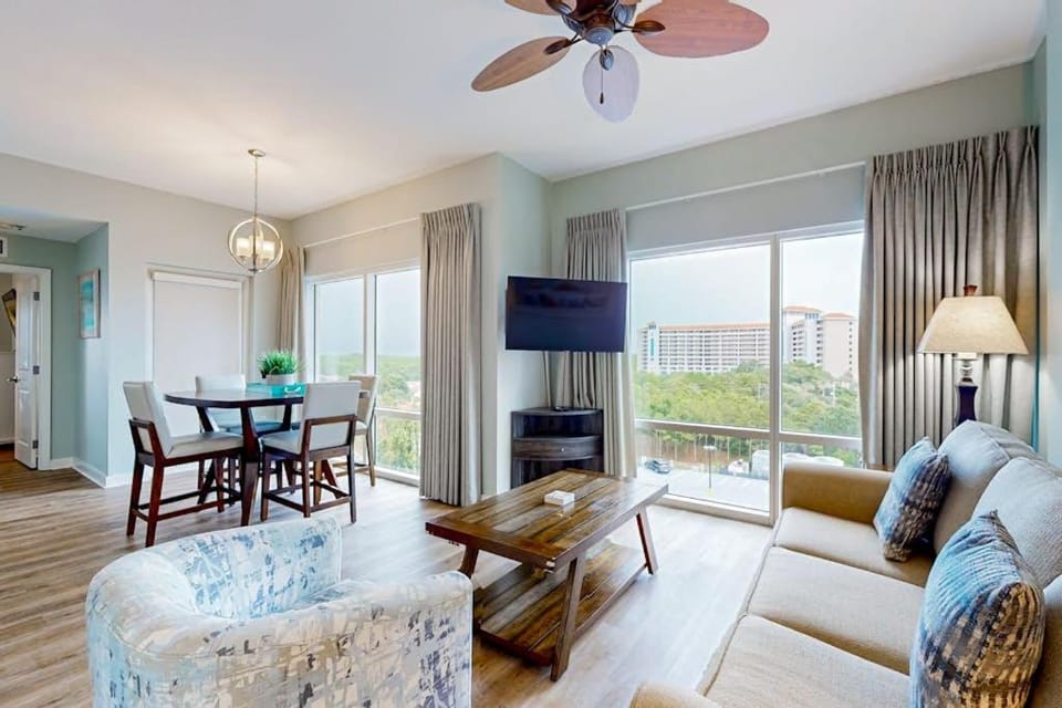 Luxe Luau condo with on-site pool golf & marina - steps to beach House in Miramar Beach