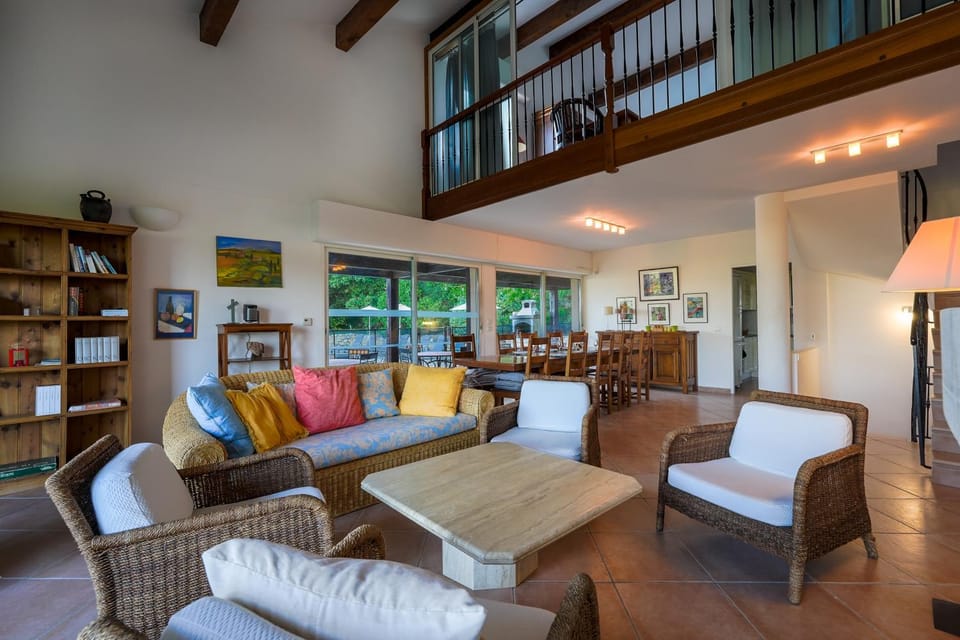 Living room, Seating area, fireplace