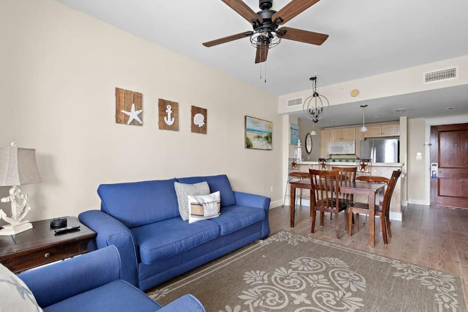 Third floor condo with pool high speed WiFi private washer dryer House in Miramar Beach
