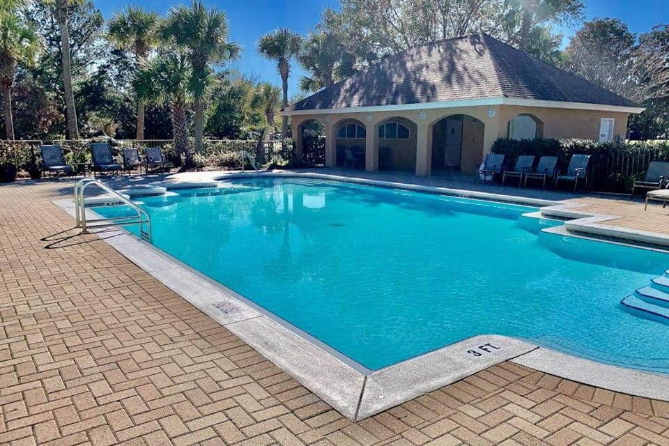 Dog-friendly townhome with golf cart close to shops restaurants pools & beach House in Miramar Beach