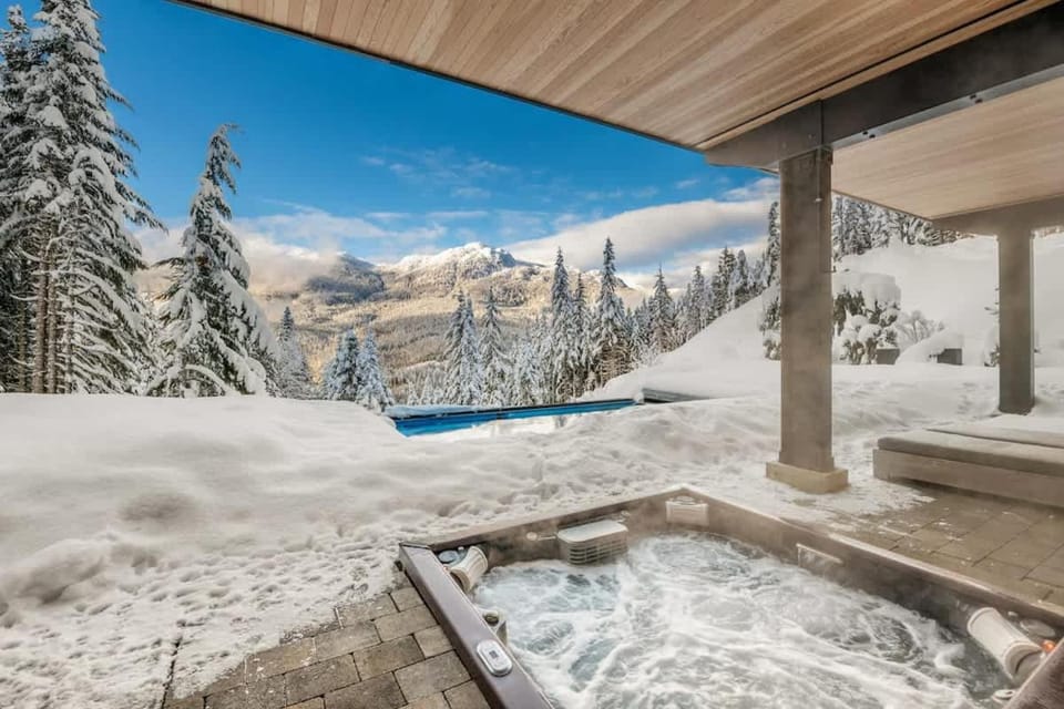 Chalet La Forja - Ski in Ski out Kadenwood Estate House in Whistler