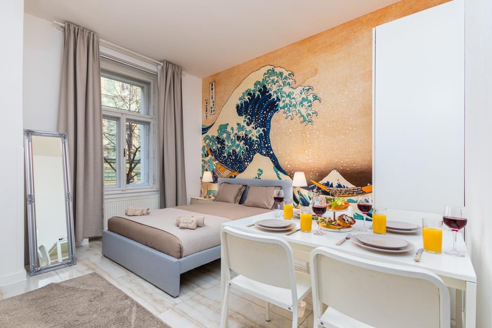 Bed, Dining area, Bedroom