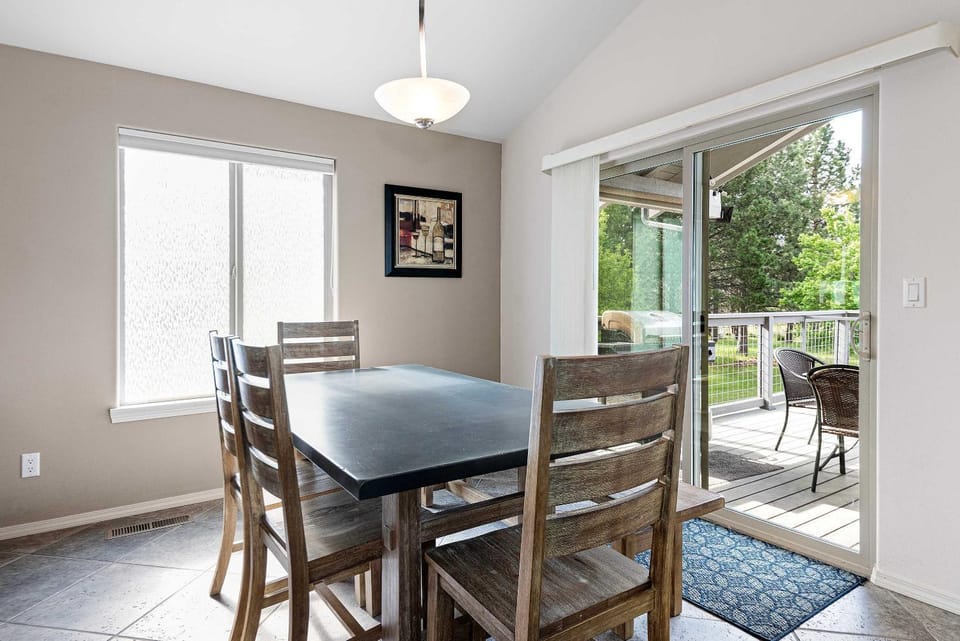 NEW LISTING Riverfront Retreat Peaceful Luxury on the Deschutes River House in Three Rivers