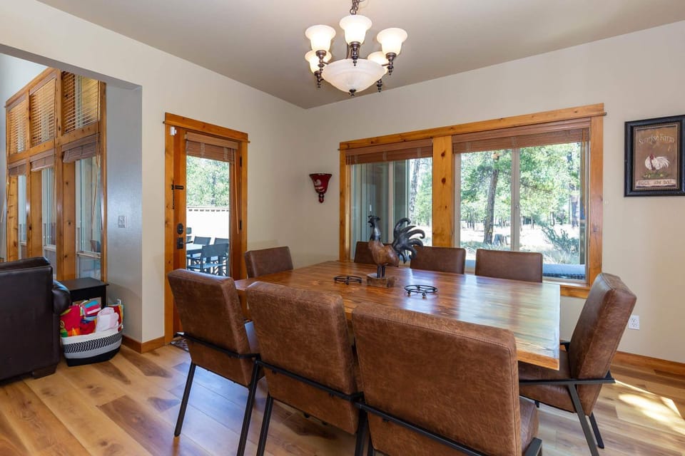New Listing Sunriver Retreat 5 bedrooms 5 bathrooms House in Sunriver