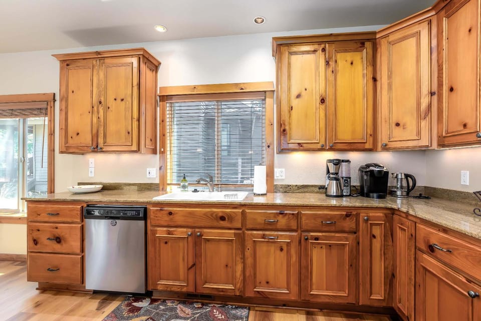 New Listing Sunriver Retreat 5 bedrooms 5 bathrooms House in Sunriver