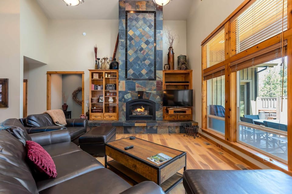 New Listing Sunriver Retreat 5 bedrooms 5 bathrooms House in Sunriver