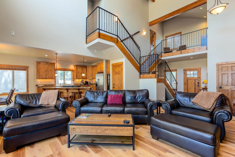 New Listing Sunriver Retreat 5 bedrooms 5 bathrooms House in Sunriver