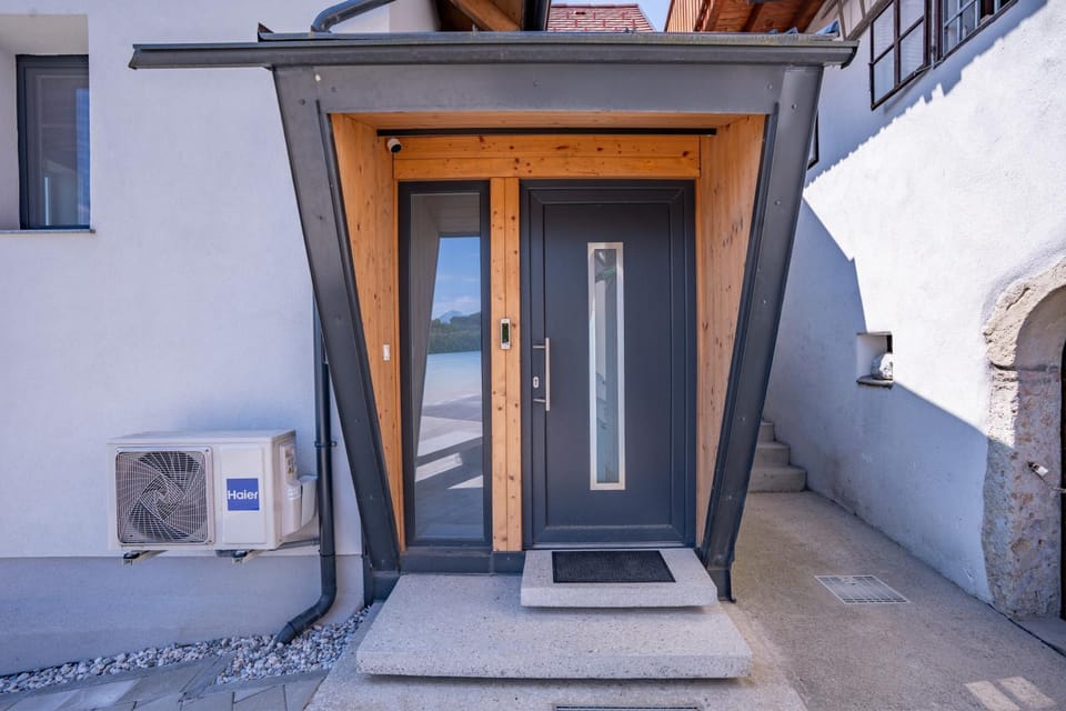 Property building, Facade/entrance, Day