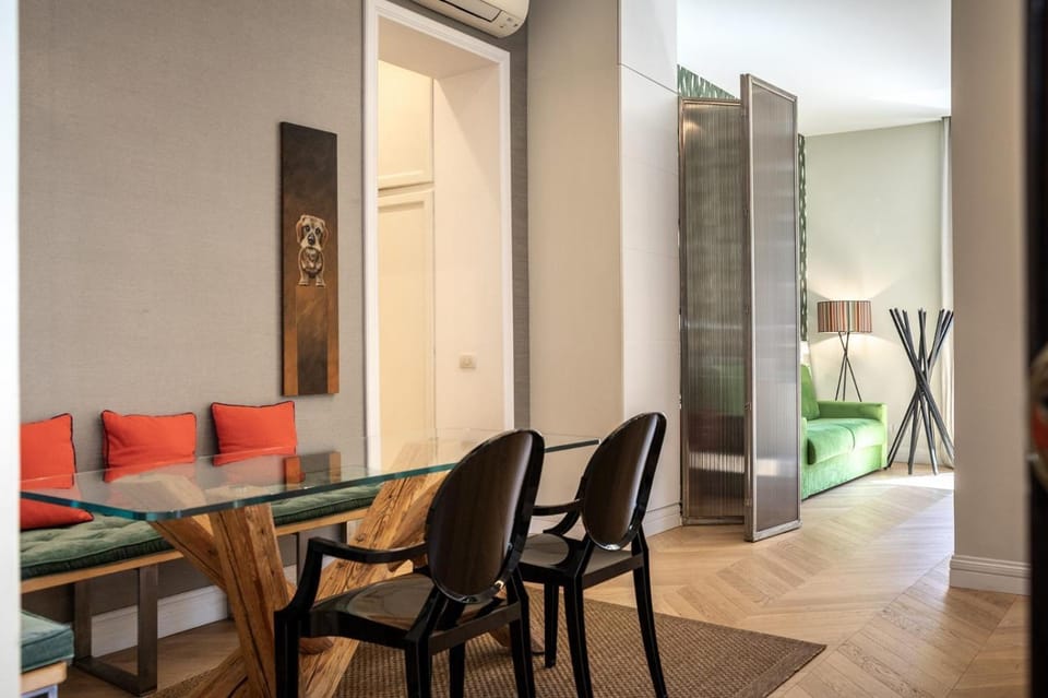 Seating area, Dining area