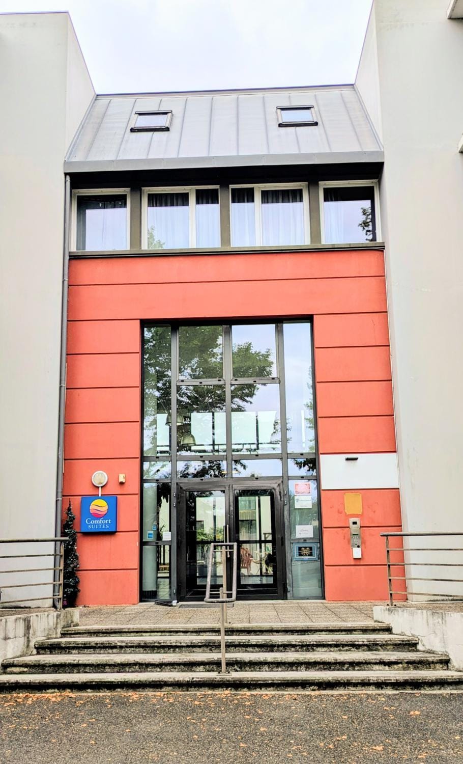 Facade/entrance