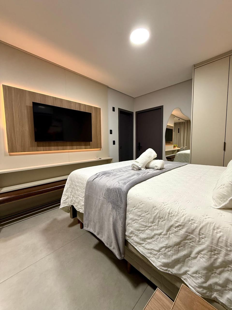 Bed, TV and multimedia, Photo of the whole room, Bedroom, wardrobe