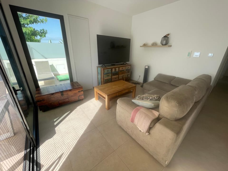 Communal lounge/ TV room, TV and multimedia, Living room, Seating area, Evening entertainment