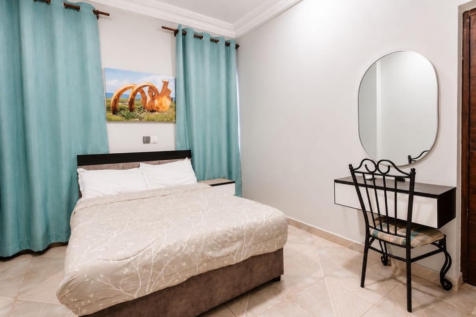 Photo of the whole room, Bedroom