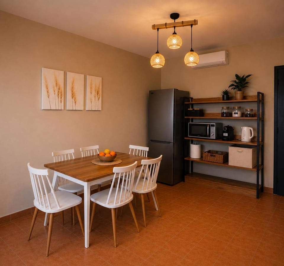 Coffee/tea facilities, Dining area, air conditioner