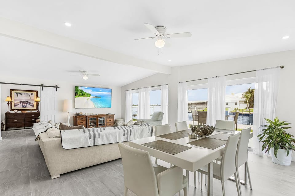 Spacious 3 Bedroom Waterfront Home with Private Backyard and Water Access in Port Charlotte House in Gulf Cove