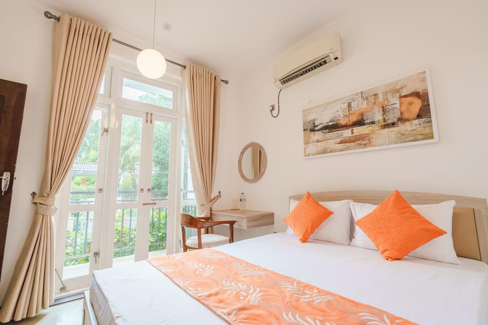 Glowing Crescent Apartment in Western Province