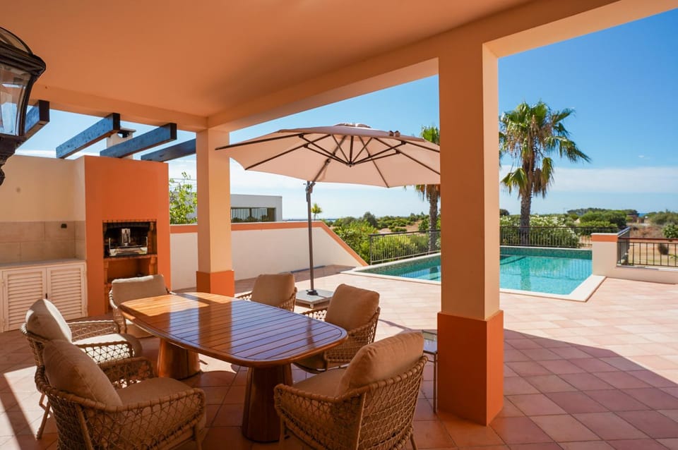 Natural landscape, View (from property/room), Balcony/Terrace, Dining area, Swimming pool