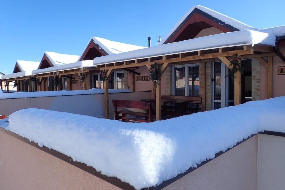 Property building, Day, Winter, Balcony/Terrace