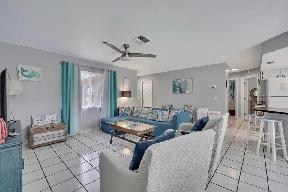 Stunning Nature Coast Heated Salt Pool getaway House in Spring Hill