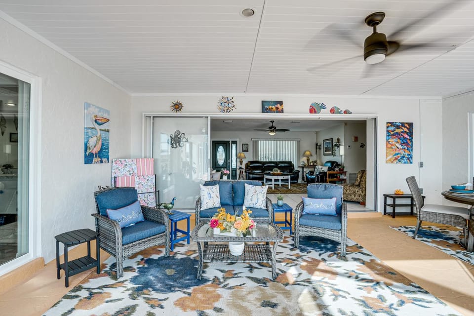 Pool, Fishing Dock! Port Charlotte Canal-Front Gem House in Port Charlotte