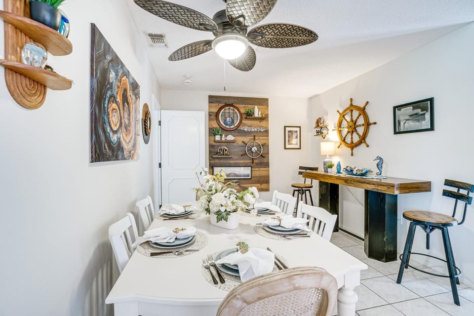 Pool, Fishing Dock! Port Charlotte Canal-Front Gem House in Port Charlotte