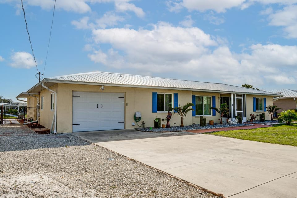 Pool, Fishing Dock! Port Charlotte Canal-Front Gem House in Port Charlotte