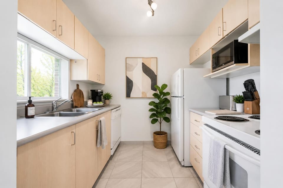 Downtown 2BR with City Views and Great Location Apartment in Vancouver