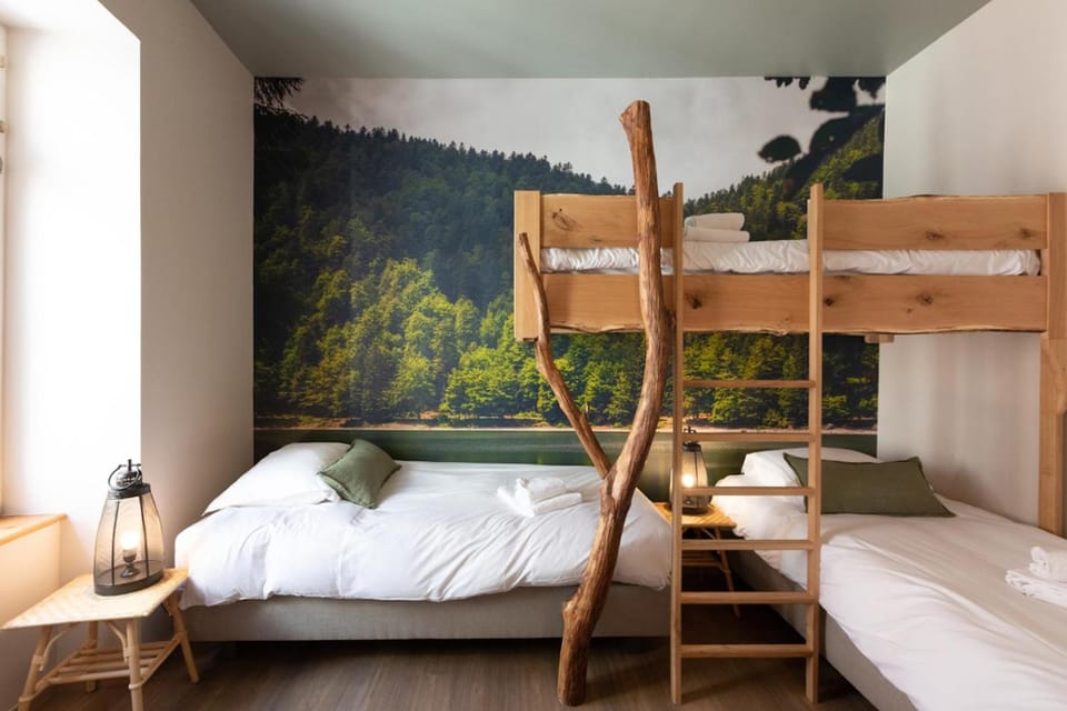 Bedroom, bunk bed