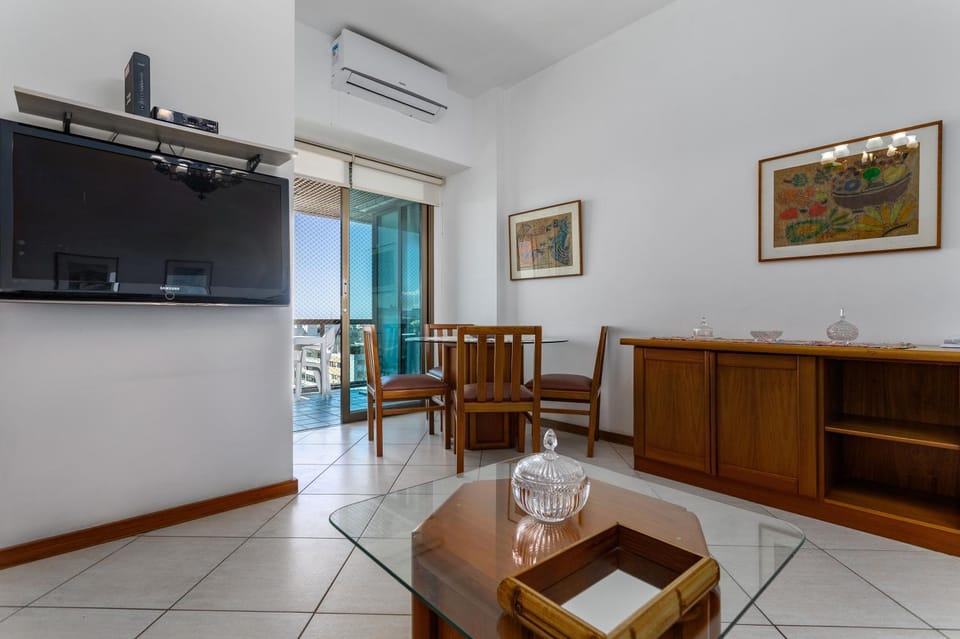 Communal lounge/ TV room, TV and multimedia, Living room, Seating area, Dining area, air conditioner