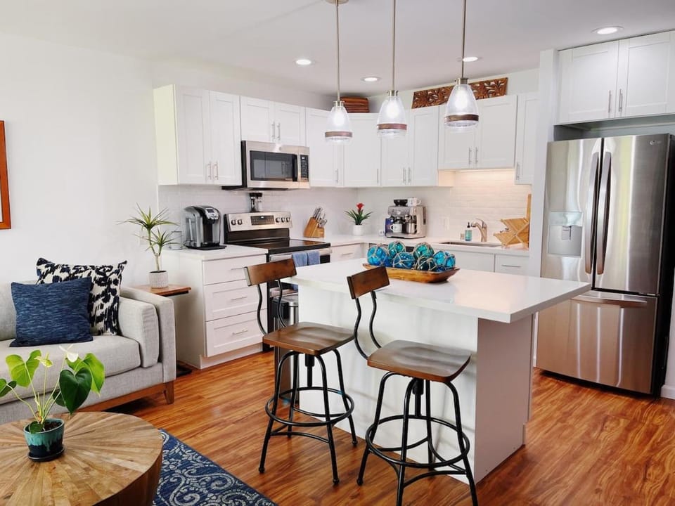 Kitchen or kitchenette, Dining area, dishwasher, oven, stove, toaster