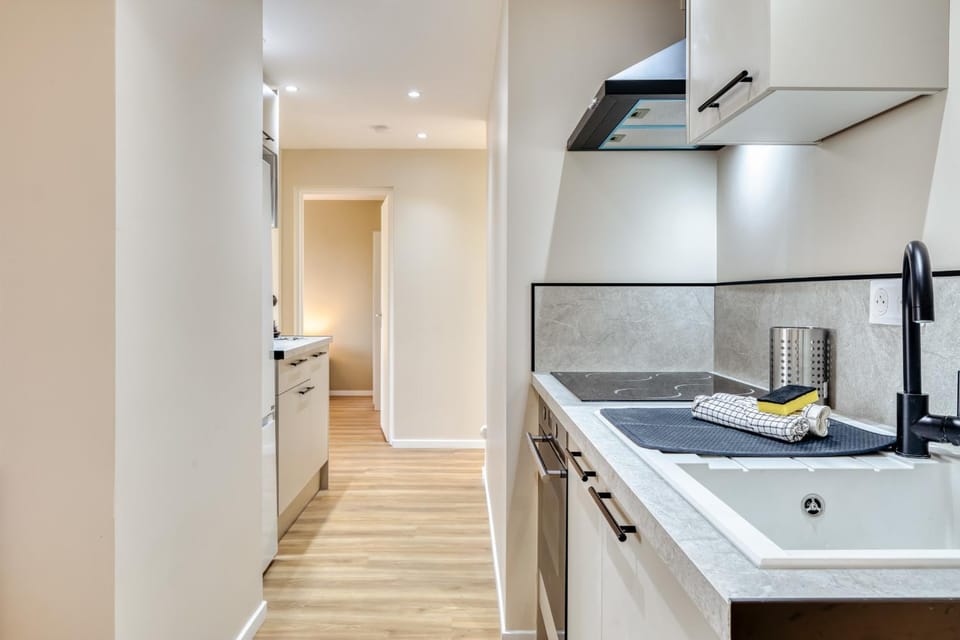 Kitchen or kitchenette