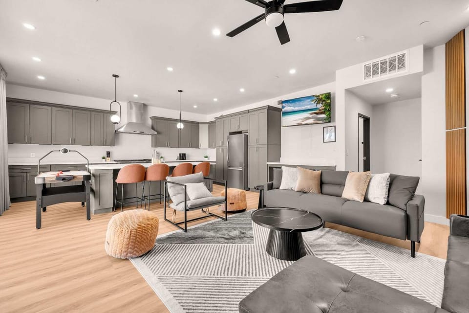 The Almond Estate Villa Modern Group of 24 Retreat House in Fallbrook