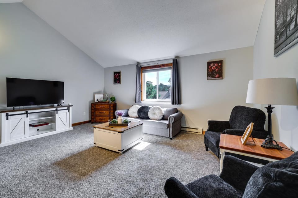 Bristol Condo Near ESPN HQ & Lake Compounce! House in Bristol