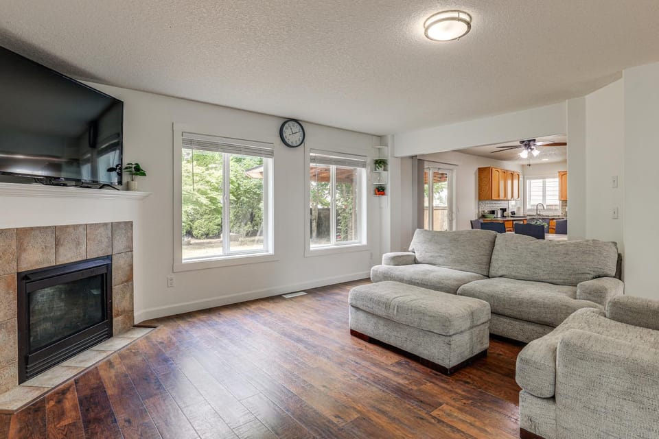 East Vancouver Home Near Trails & Lacamas Lake House in Vancouver
