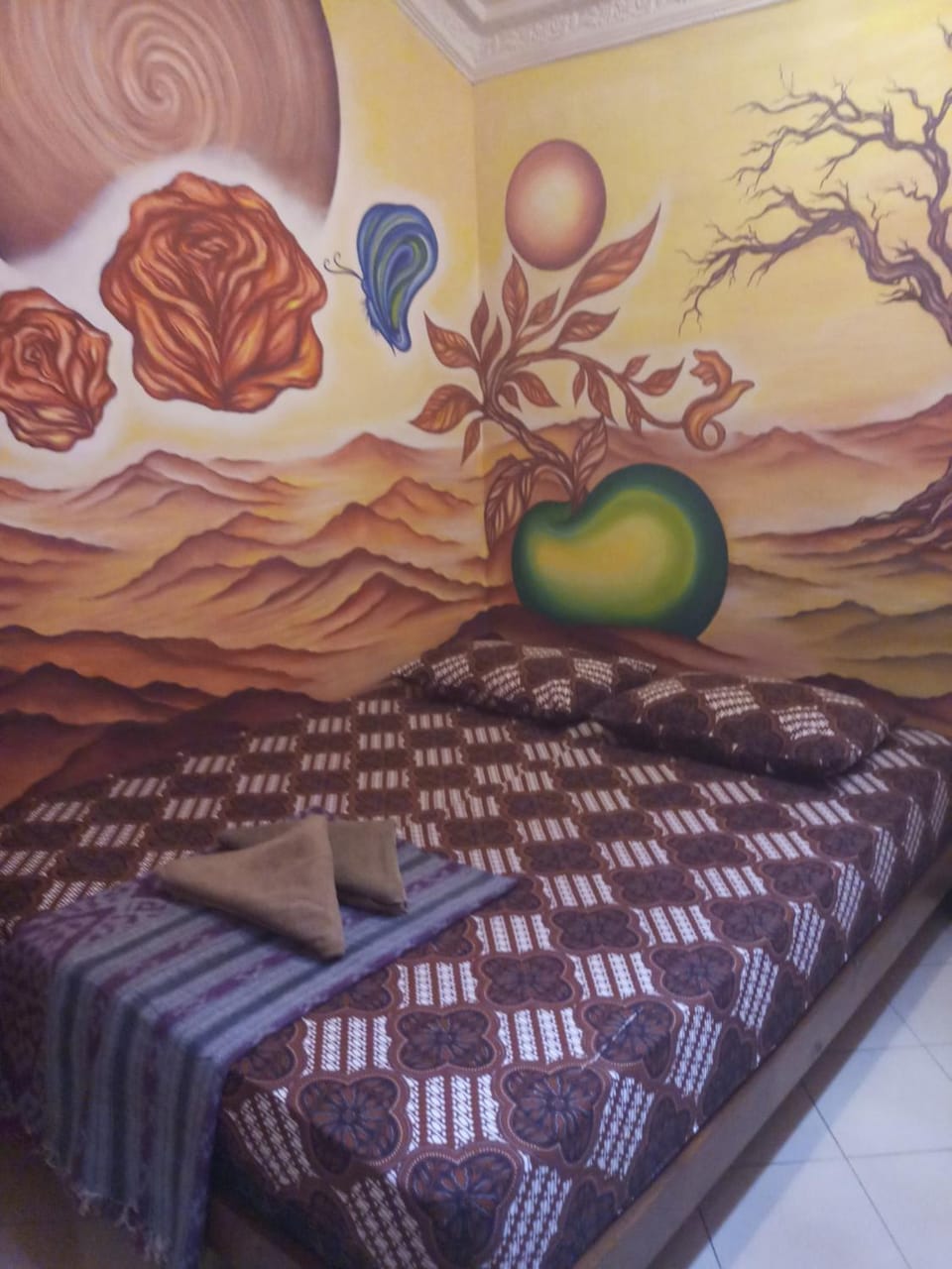 Toilet, Bed, TV and multimedia